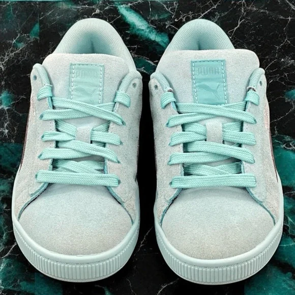 Puma Suede Classic Kids Teal Aqua Glitter Stripe Style 387846-01
Size: US 2.5C - Picture 3 of 12